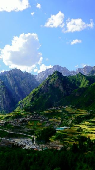 9D8N • 'Sacred Landscapes, Tibetan Charm' 9D8N Tour of Gannan and Qinghai, Tibetan Family Visit + Hand–Painted Thangka Experience & Travel Comfortably in a 2 + 1 Luxury Coach, with Star–Rated Accommodations and Premium Meals & All Attractions Included, No Hidden Tricks