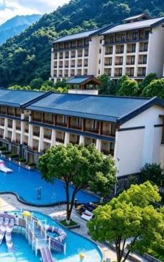 2日1晚 • 英德2天團 · 《森系度假》英德寶晶宮天鵝湖温泉酒店(頭10位報名升級入住湖景房)+寶晶宮+天鵝湖遊船+天鵝湖玻璃橋