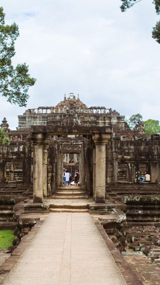 6D5N • 6-Day 5-Night 12-Person Boutique Guided Tour: Cambodia Phnom Penh + Siem Reap + Royal Palace of Cambodia + Tonle Sap Lake