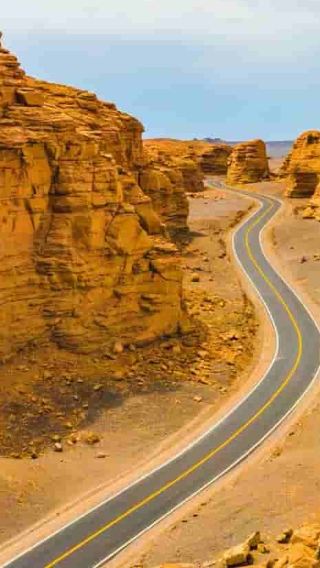 8D7N • Travel from Gansu to Xinjiang, cross the remote Dahai Road area, and admire the autumn colors of the poplar forests along the way