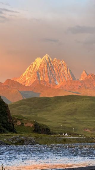 5D4N • Chengdu + Mount Siguniang + Batang Cuopu Valley + Yuzixi: Relaxed small-group tour with extra seating & Tibetan costume night photoshoot & snow mountain afternoon tea & visit Ding Zhen's hometown