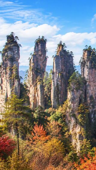6D5N • Changsha to Zhangjiajie & Fenghuang · 3 Must-Sees & 1 Ancient Town · Relaxed-Pace 6-Guest Group with 3 Signature Meals, High-Speed Rail, Luxury Van, 5-Diamond Hotel & Miao Costume Experience