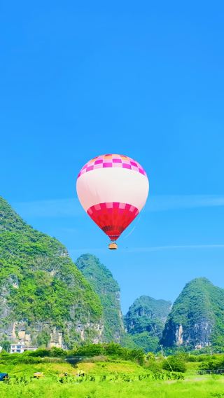 2D1N • Yangshuo in-depth tour · Lijiang river xingping highlight cruise + Yulong River Bamboo-Raft Drifting + Ten-Mile Gallery · Wander through Yangshuo's pastoral karst peaks