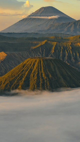 4D3N • Surabaya: Amazing 4-Day East Java Volcano & Waterfall Tour