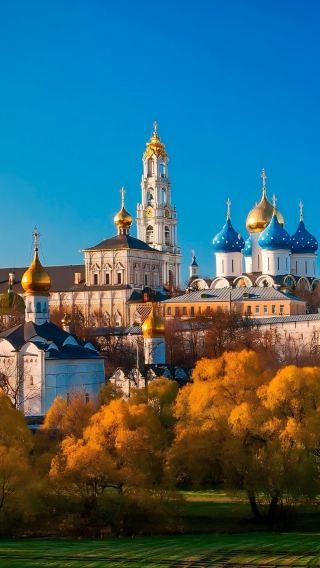 5D4N • Boasting classical architecture, revolutionary heritage and natural gardens, Moscow is suitable for year-round travel