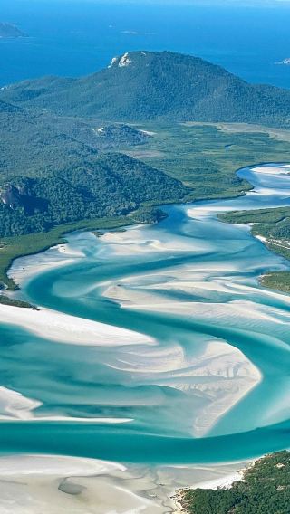 4D3N • Whitsunday Islands, Australia + Airlie Beach + 60min scenic flight over Heart Reef + Whitehaven Beach speedboat + Hardy Reef