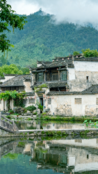 5D4N • Private car service throughout. Climb Huangshan, stay on the summit for sunrise, enjoy Huangling sun-drying by day, visit Xianggao Ancient City by night, and explore the Huizhou village of Hongcun
