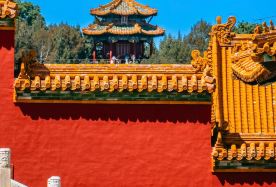 3日2晚 · 旅行團 · 提前諮詢· 鎖定二環商圈4鑽連住房型· 帝都繁華尋跡· 樂享雙重體驗｜贈黃包車胡同四合院巡覽或雜技觀賞＋故宮博物院＋八達嶺長城