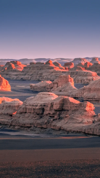 8D7N • Gansu Silk Road: grottoes, desert activities, pass city and Yadan landforms, with light-luxury hotels, comfortable transportation and a customizable itinerary