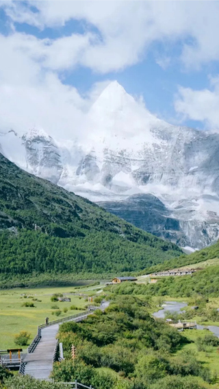 6D5N • Daocheng Yading & Siguniang Mountain Scenic Area & Xinduqiao Town: Snow Mountain Photography Stay & Starry Skies Sunrise Experience