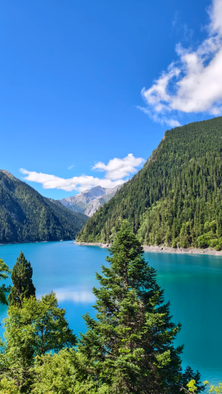 9D8N • Chengdu + Jiuzhaigou + Huanglong National Scenic Area + Emeishan City + Dujiangyan + Sanxingdui Museum