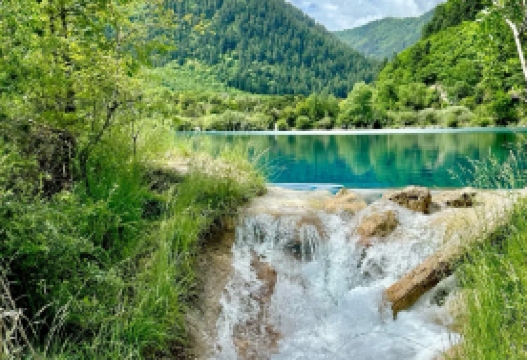 4-day 3-night · Group Tours · Jiuzhaigou National Park + Mount Siguniang · Join a eight-person small group tour with one empty seat and all scenic spot entrance tickets included. Enjoy a complimentary Dujiangyan guided tour, Jiuzhaigou travel photography, and round-trip high-speed rail tickets.