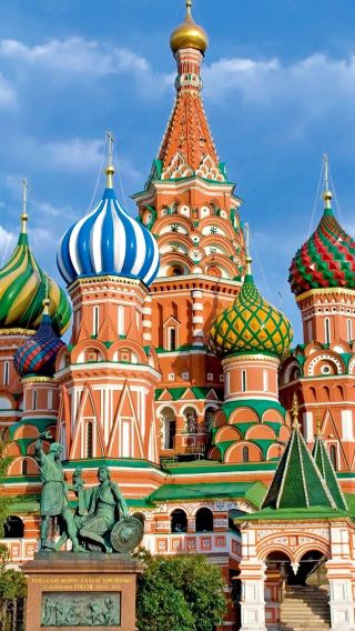 4D3N • Relics to lanes, old grandeur to modern vibes - Moscow's timeless depth and romance welcome all
