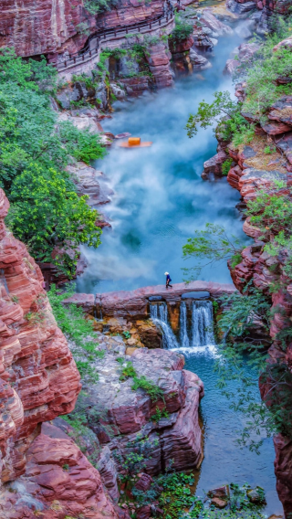 5D4N • Tour Henan's four great ancient capitals and unveil the cliff-hanging road of Wanxian and the Yuntai waterscape.