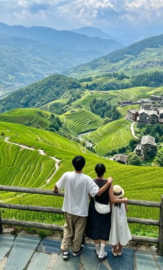 4D3N • Stay 2-night at Sheraton Guilin Hotel.  Longji Rice Terraces with round-trip cable car + 4-star Li River  cruise + Yulong River rafting