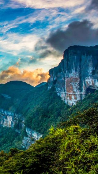 8日7晚 • 天生三橋絕世喀斯特天坑奇觀＋金佛山北緯30度神秘奇景＋烏江寨夜景，觀看精彩無人機燈光秀