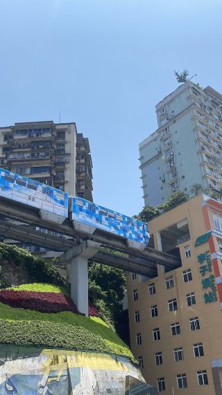 8日7晚 • 成都+重慶市+九寨溝+黃龍 | 7人小團連導遊+高鐵往返九寨+9座豪華保姆車可充電 | 成都1日DIY+重慶市夜遊兩江 | 5鑽酒店