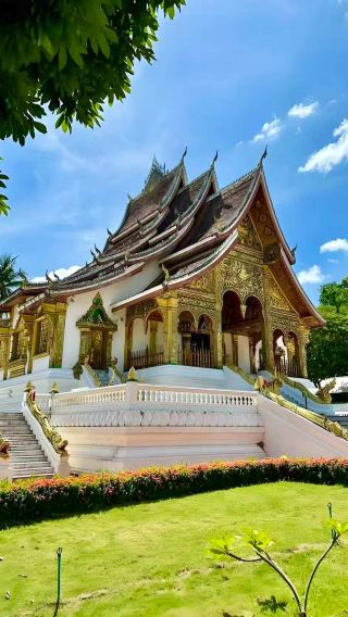 3D2N • Small group of up to 9 people | Explore the ancient city of Luang Prabang, encounter the devotion of morning alms giving, wander through ancient temples and waterfalls, enjoy quiet moments by the Mekong River, 5-diamond rated hotels, start your slow-paced life in Laos here