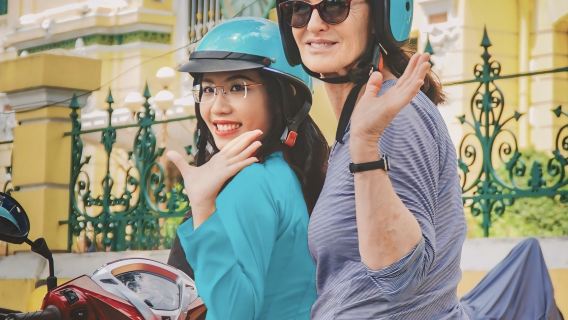 Street-Food- & Sightseeing-Tour mit dem Scooter in Ho-Chi-Minh-Stadt|Fahrerin optional