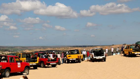 Mui Ne-Tagestour ab Ho-Chi-Minh-Stadt: Rote und weiße Sanddünen, Fairy Stream, lokaler Strand und Meeresfrüchte