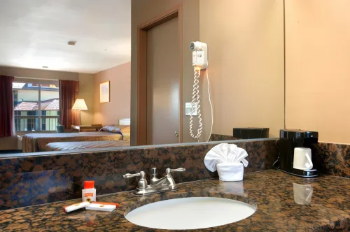 Super 8 by Wyndham Anaheim/Disneyland Drive Photos