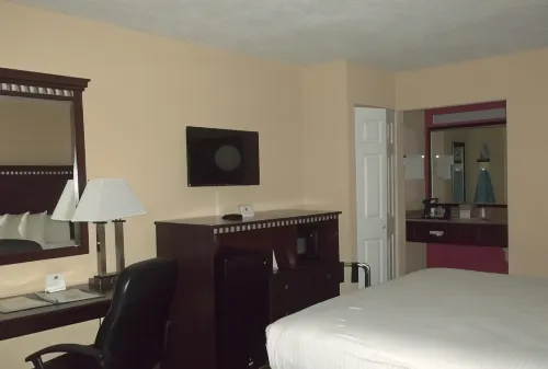 Days Inn by Wyndham Fort Lauderdale Airport Cruise Port Photos