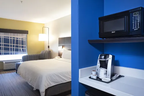 Holiday Inn Express & Suites Chester-Monroe-Goshen Rooms Photos