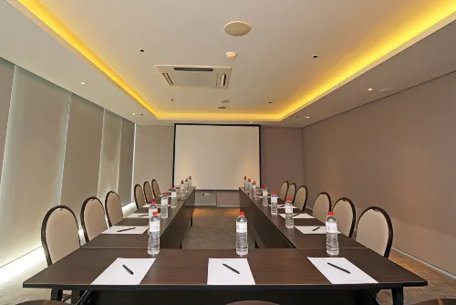 Swiss-Belhotel Pondok Indah Fasilitas Bisnis Photos