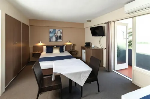 The Metropolitan Spring Hill Kamar Photos