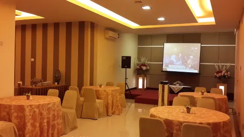 Avira Hotel Makassar Makanan Photos
