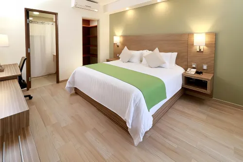 Wyndham Garden Monterrey Valle Real Rooms Photos