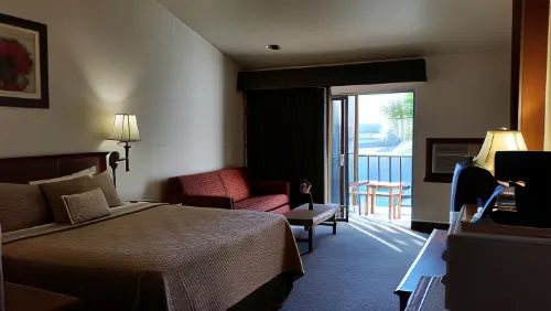 Western Holiday Lodge Photos