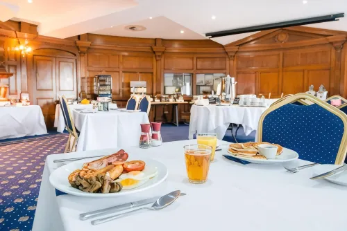 The Royal Hotel Cardiff Restauration Photos