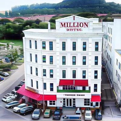 1 Million Hotel Esterni Photos