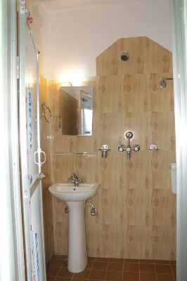 Harry Guest House & Restaurant Kamar Photos