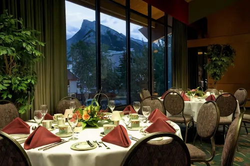 Banff Park Lodge Dining Photos
