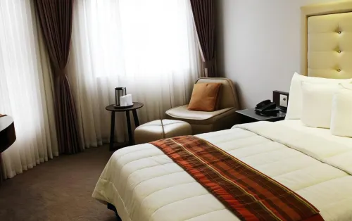 Castle Peak Hotel Huoneet Photos