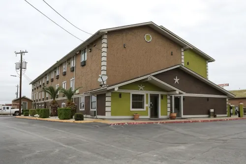 Super 8 by Wyndham San Antonio/I-35 North Esterni Photos