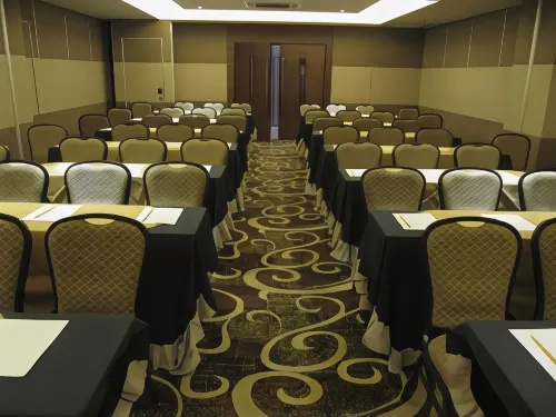 Castle Peak Hotel Business Facilities Photos