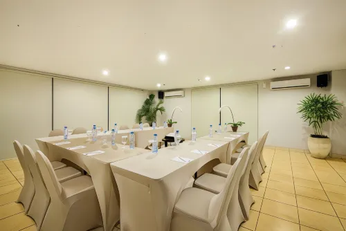 Grand Kuta Hotel and Residence Бизнес-удобства Photos