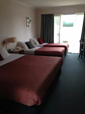 Rose Garden Motel Rooms Photos