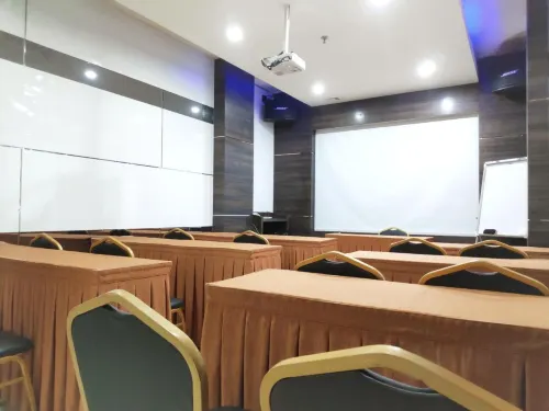 OS Hotel Airport Batam Business Facilities Photos