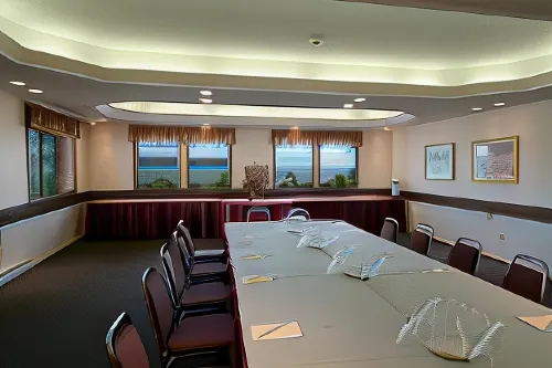 Ramada by Wyndham Campbell River Business Facilities Photos