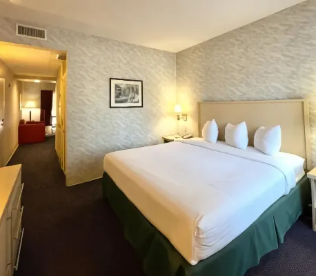 Ramada by Wyndham South El Monte Rooms Photos