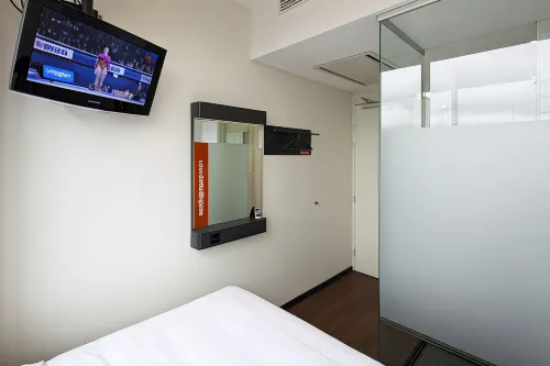 EasyHotel Amsterdam City Centre South Rooms Photos