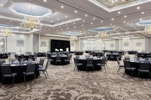 Sheraton Charlotte Hotel Dining Photos