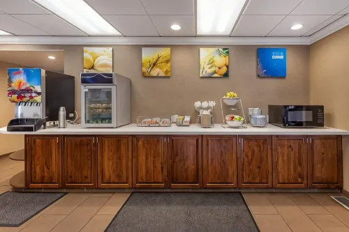 Comfort Suites Near Six Flags Magic Mountain Dining Photos