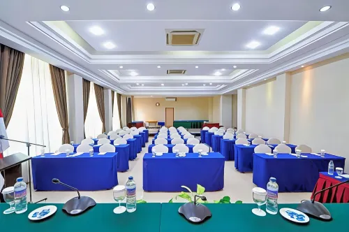 Daima Hotel Padang Fasilitas Bisnis Photos