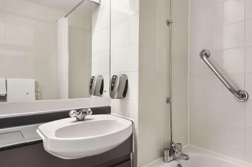 Days Inn by Wyndham Sevenoaks Clacket Lane Rooms Photos