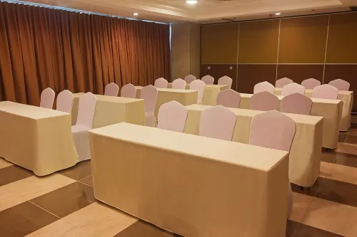 One Central Hotel & Suites Business Facilities Photos